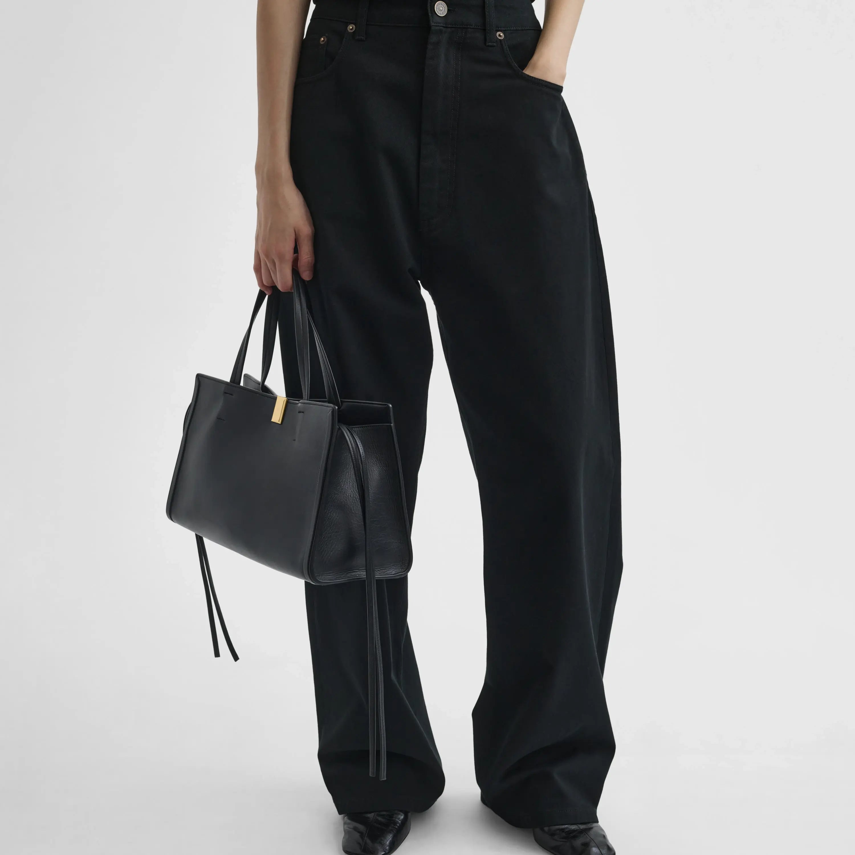 【黒が映える!】PHOEBE PHILO SMALL KIT CABAS ハンドバッグ PHOEBE PHILO | SMALL KIT CABAS | BLACK LEATHER WITH GOLD