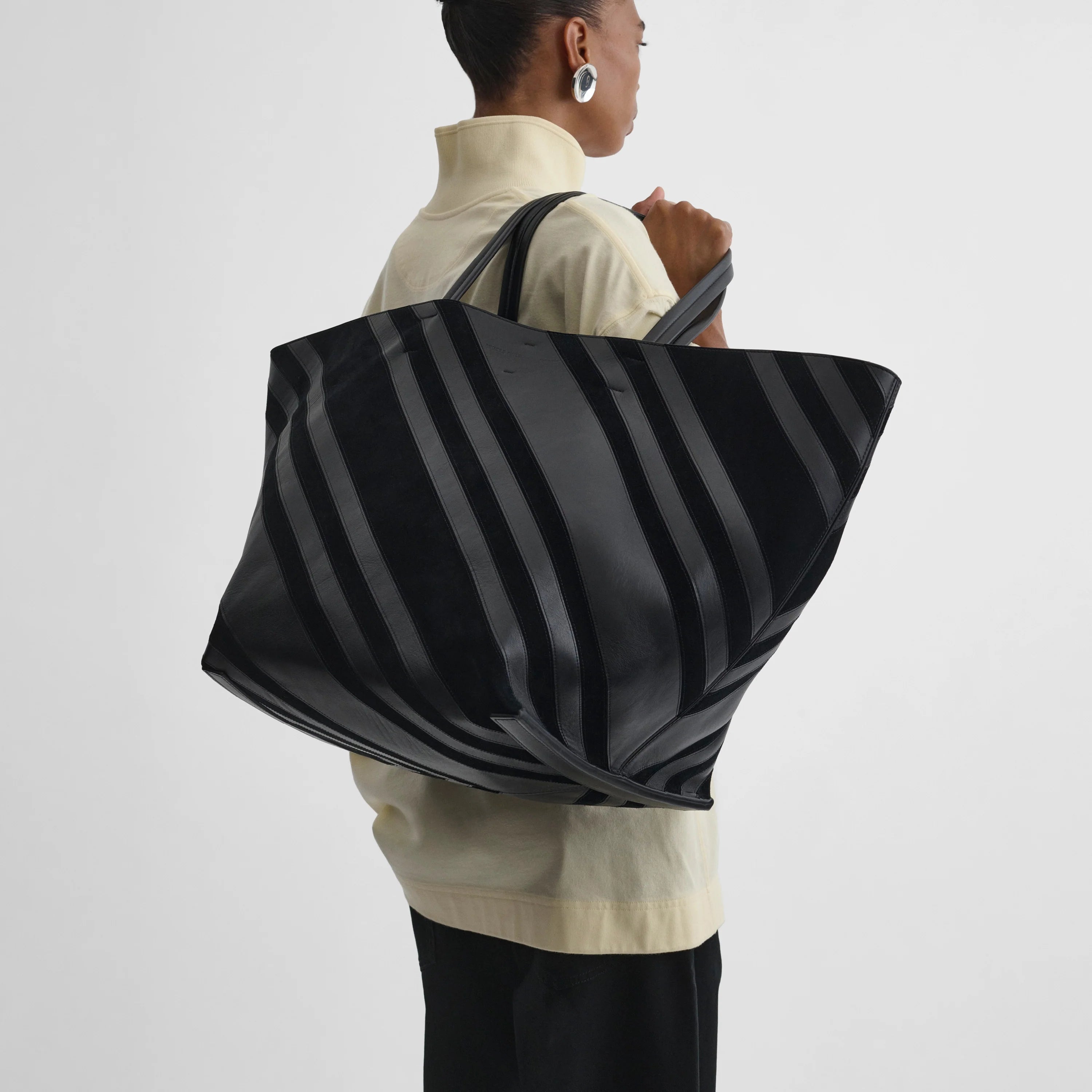 【旅行にぴったり!】PHOEBE PHILO BASKET CABAS トートバッグ PHOEBE PHILO | BASKET CABAS | BLACK LEATHER AND SUEDE WITH