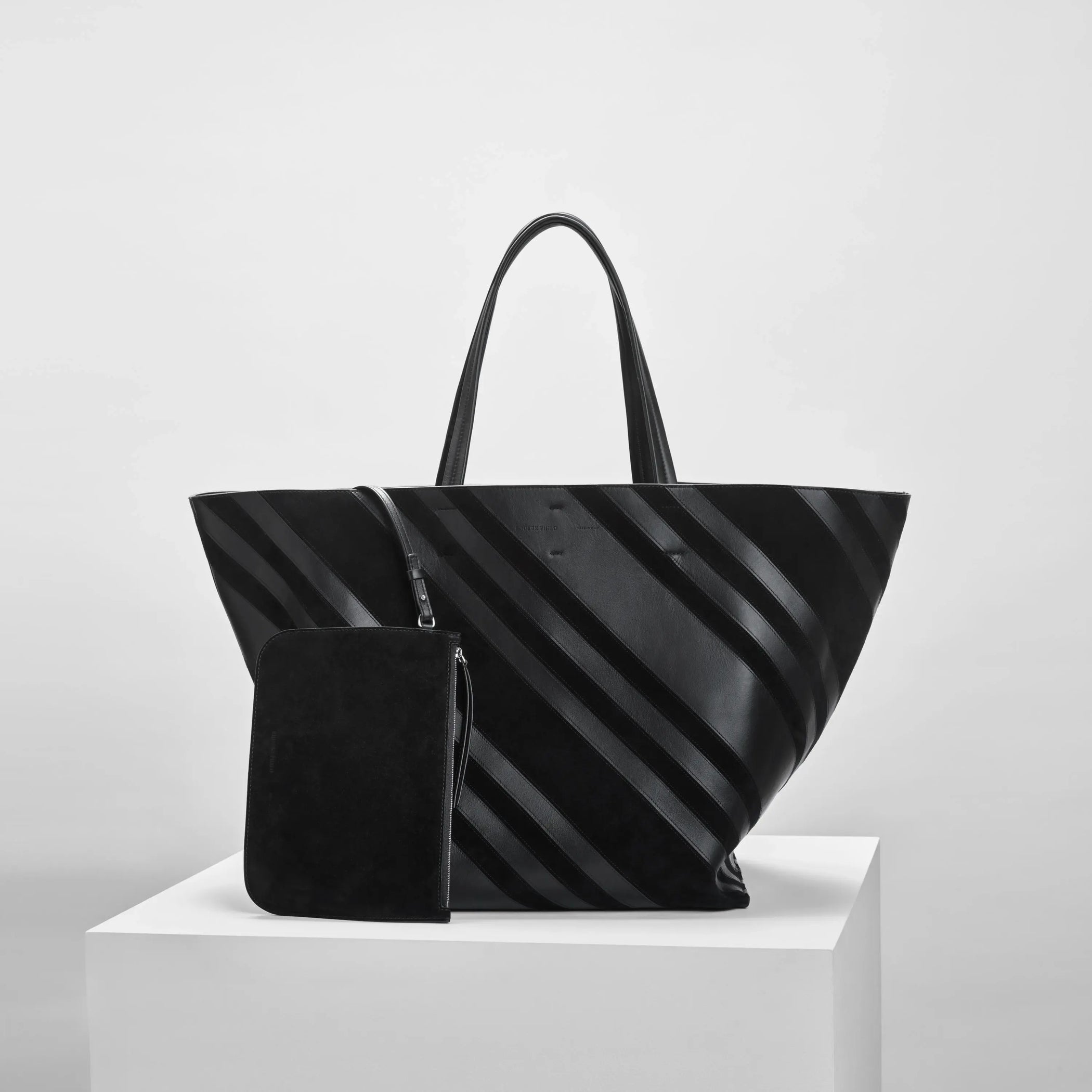 Flat front view of basket cabas in black leather and suede with silver