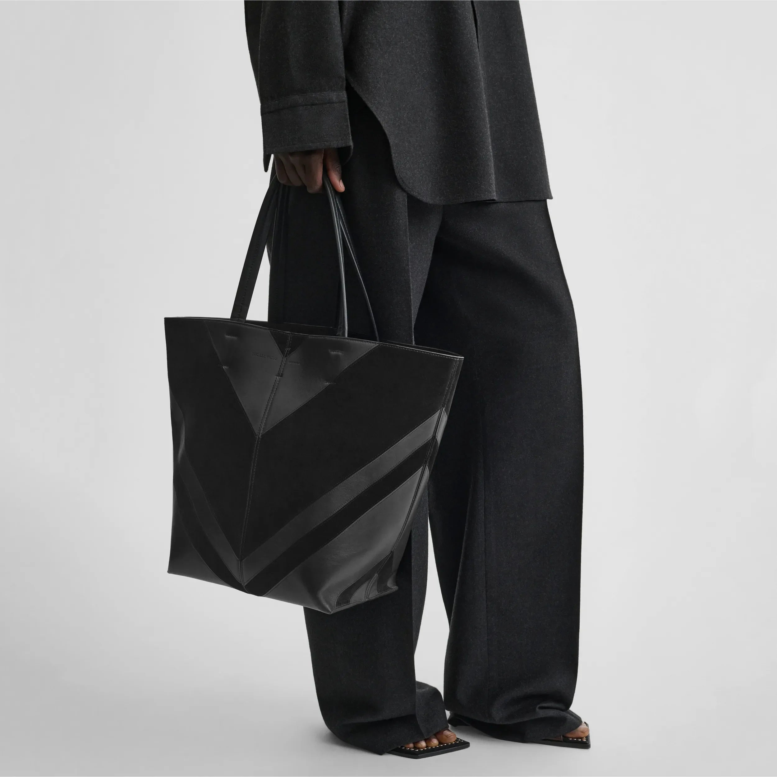 【大容量&お洒落】PHOEBE PHILO POT CABAS レザー トートバッグ PHOEBE PHILO | POT CABAS | BLACK SUEDE LEATHER