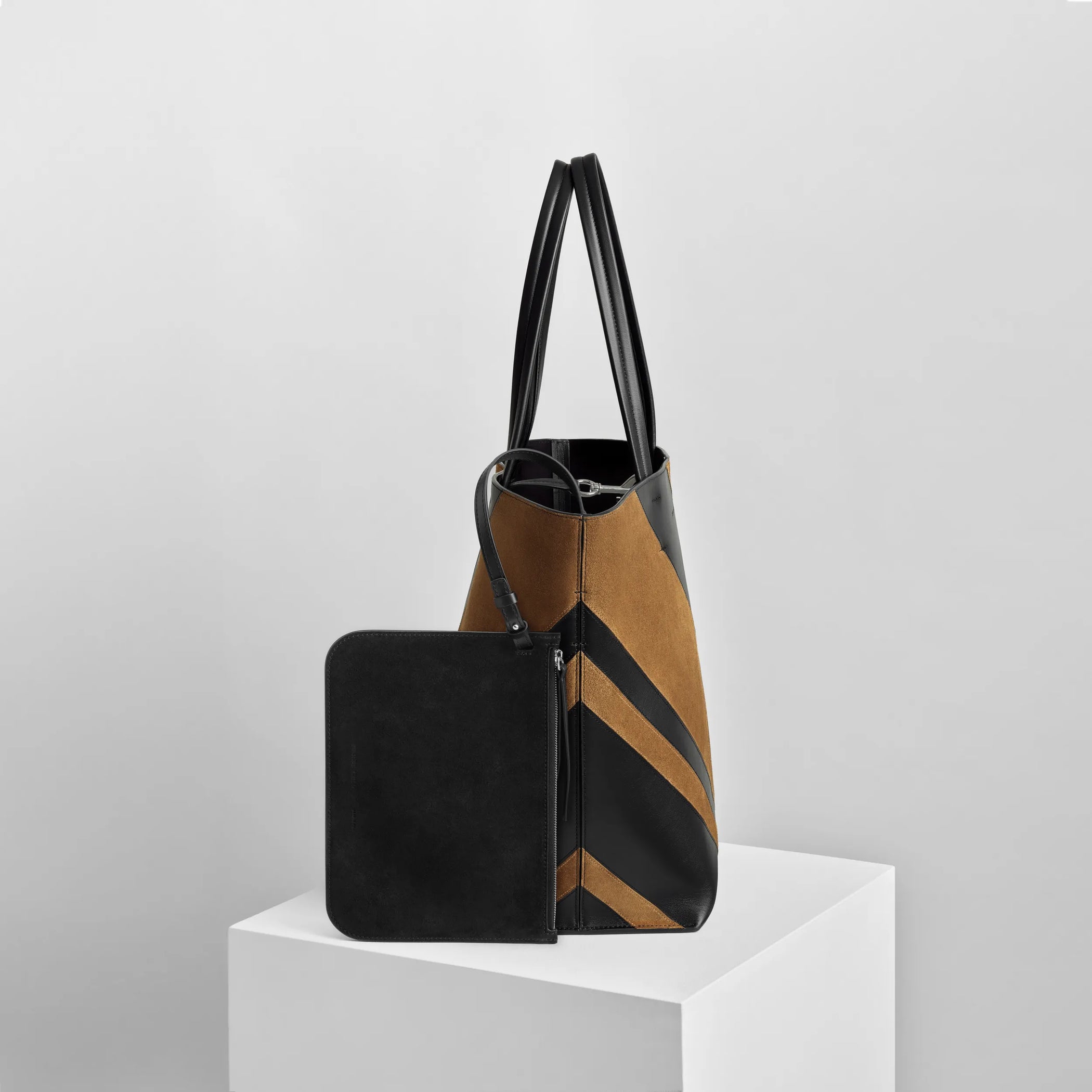 Close up detail view of pot cabas in black toffee leather and suede