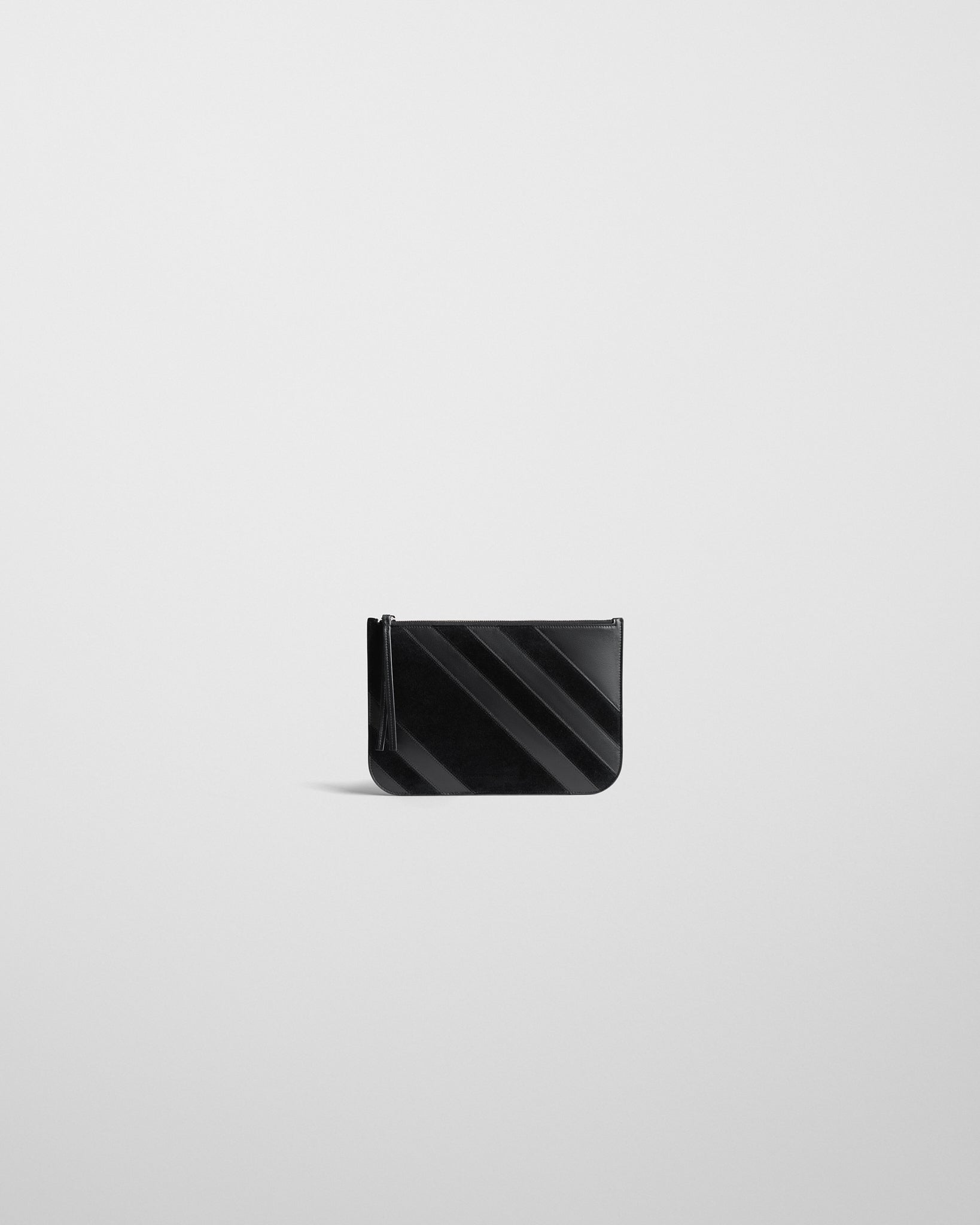 Front view of pocket pouch in black leather.