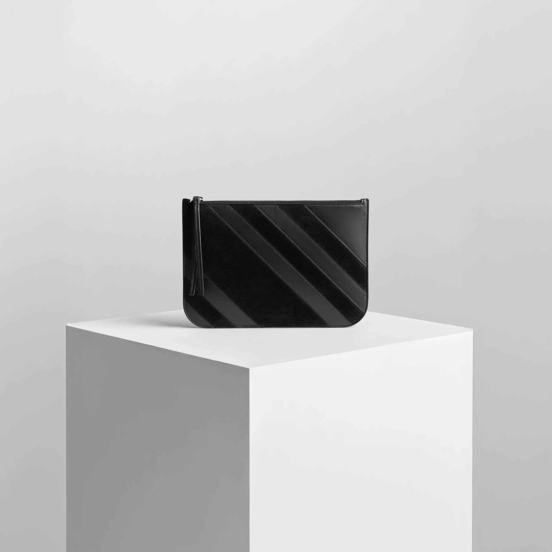 Front view of pocket pouch in black leather.