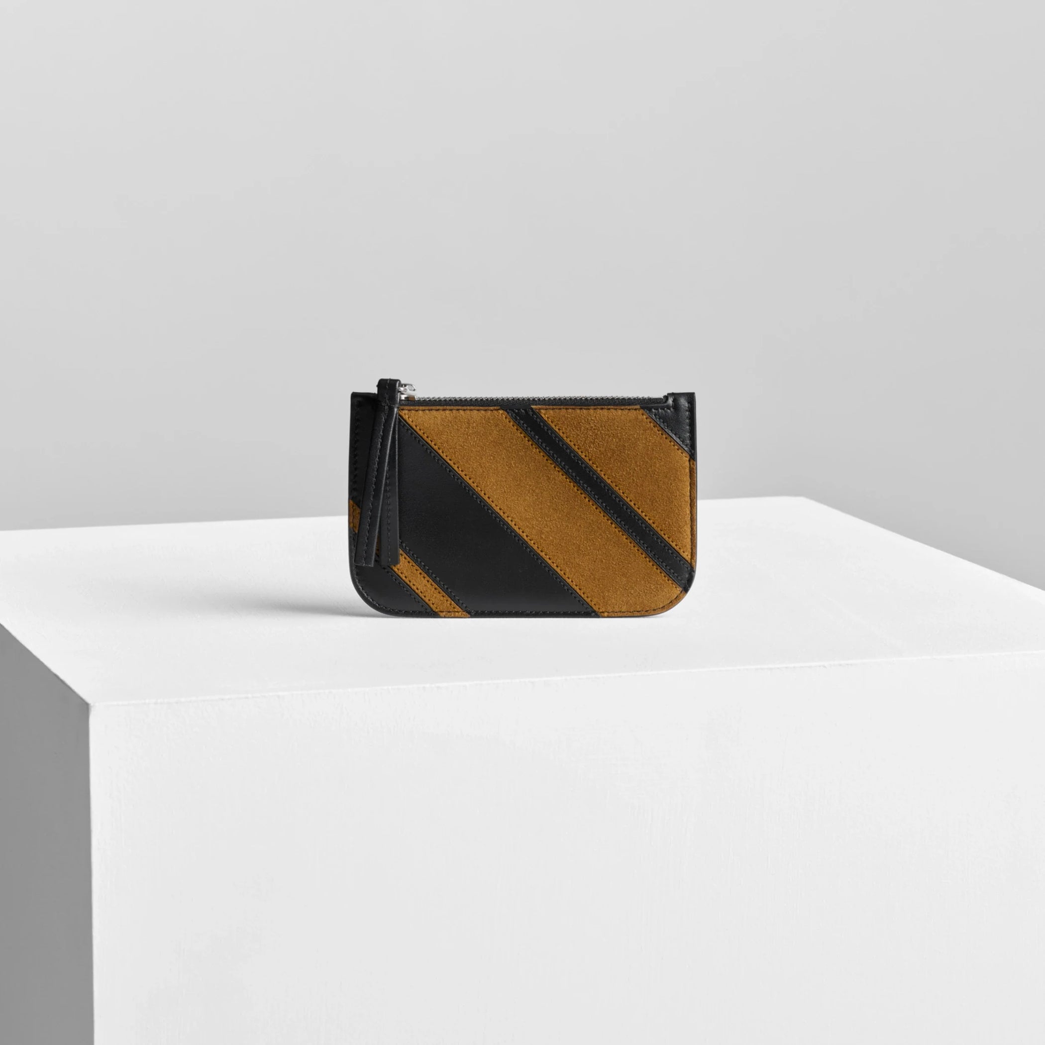 Front view of pocket card holder in toffee/black leather.