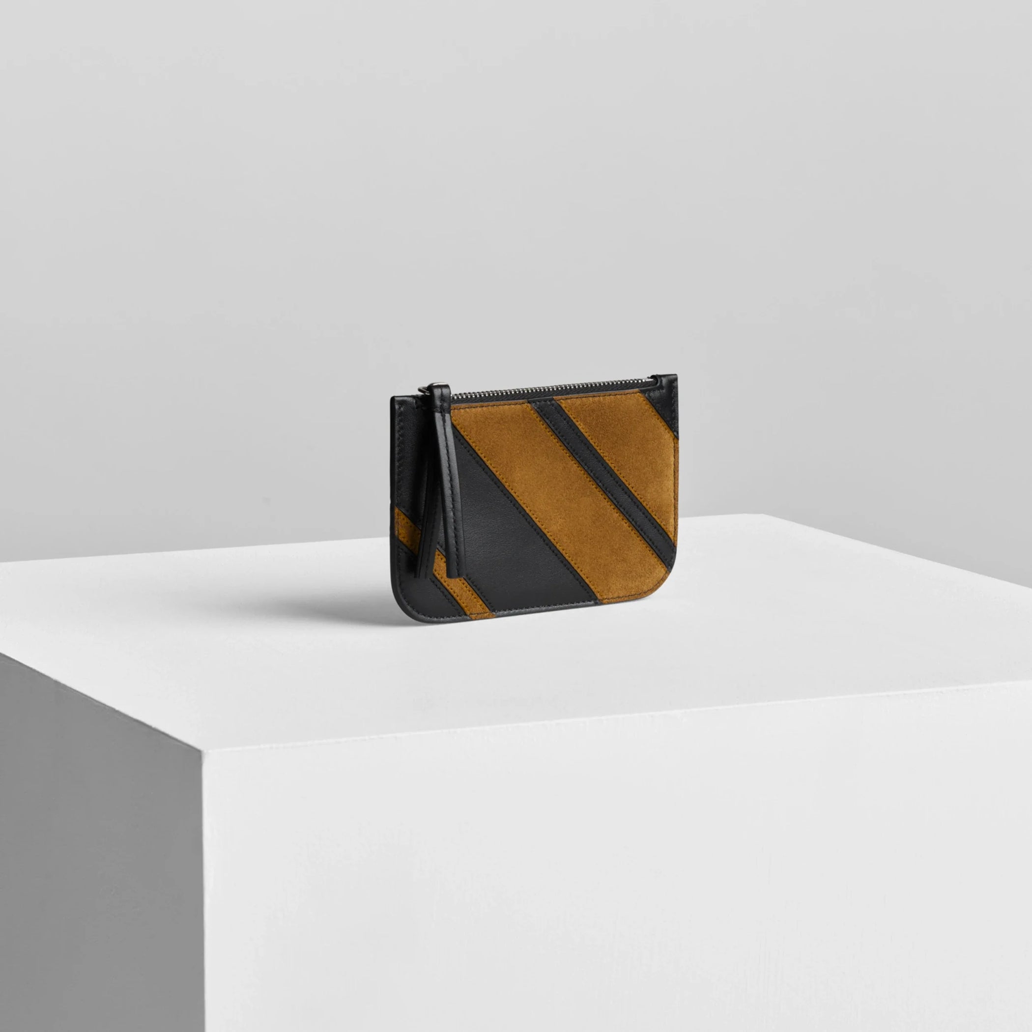 Side view of pocket card holder in toffee/black leather.