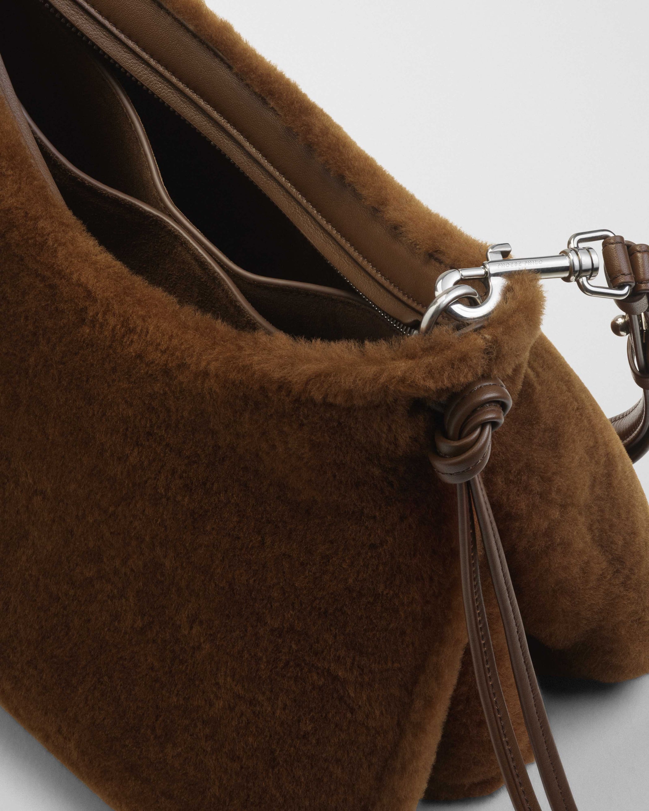 Detail view of SMALL GIG BAG in ginger Shearling