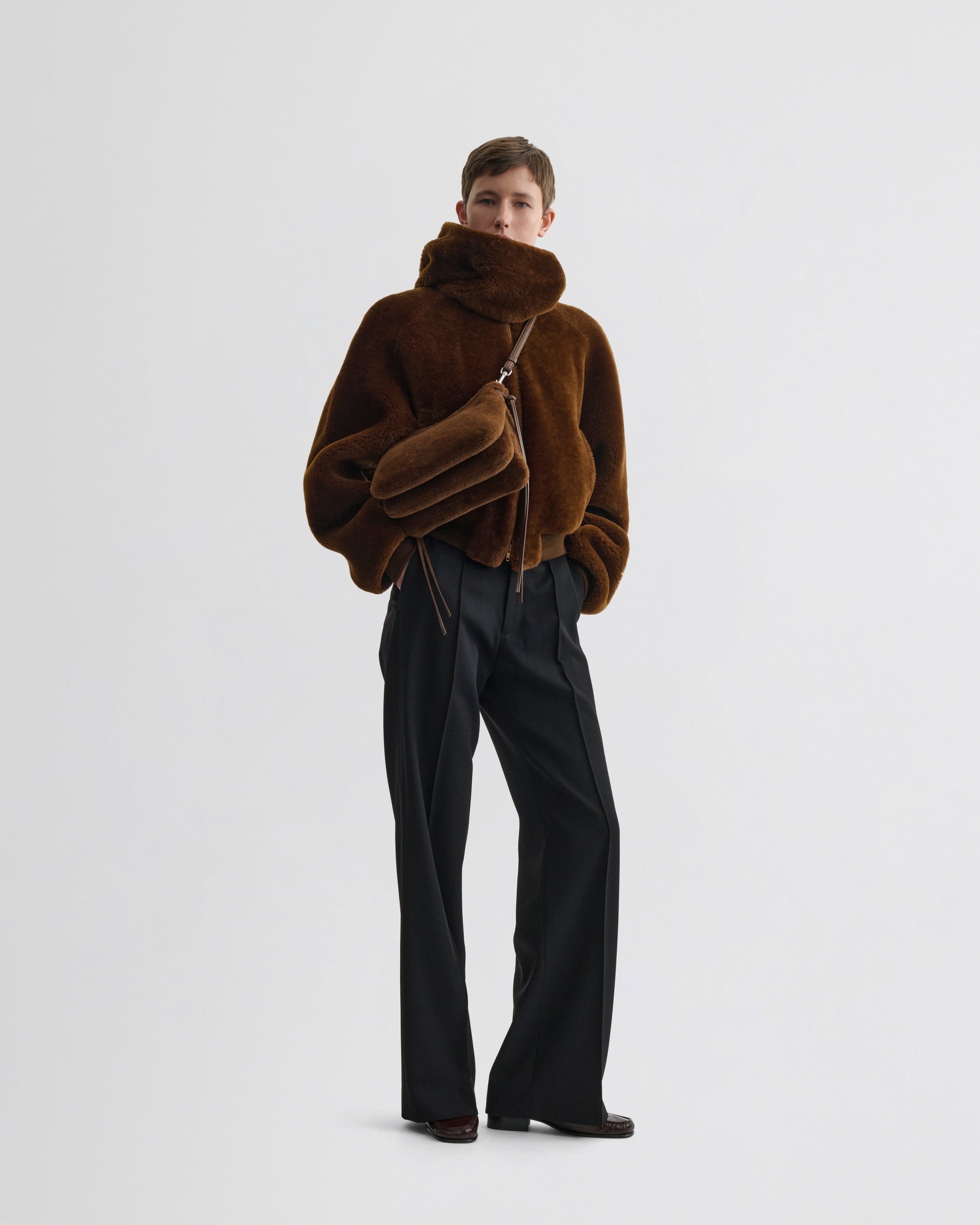 Model holding SMALL GIG BAG in ginger Shearling