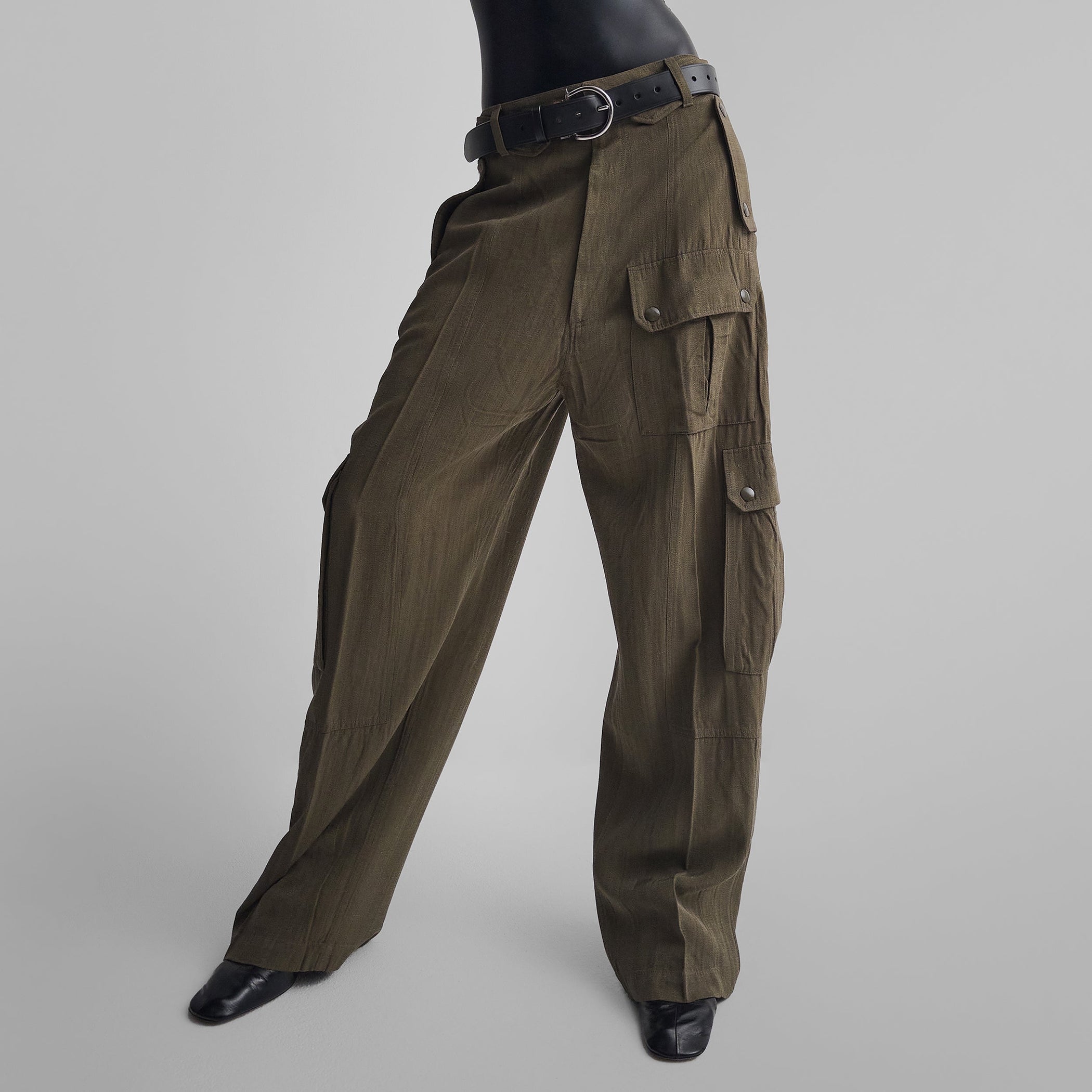 Front view of model wearing PATCH POCKET CARGO TROUSERS in shroom
