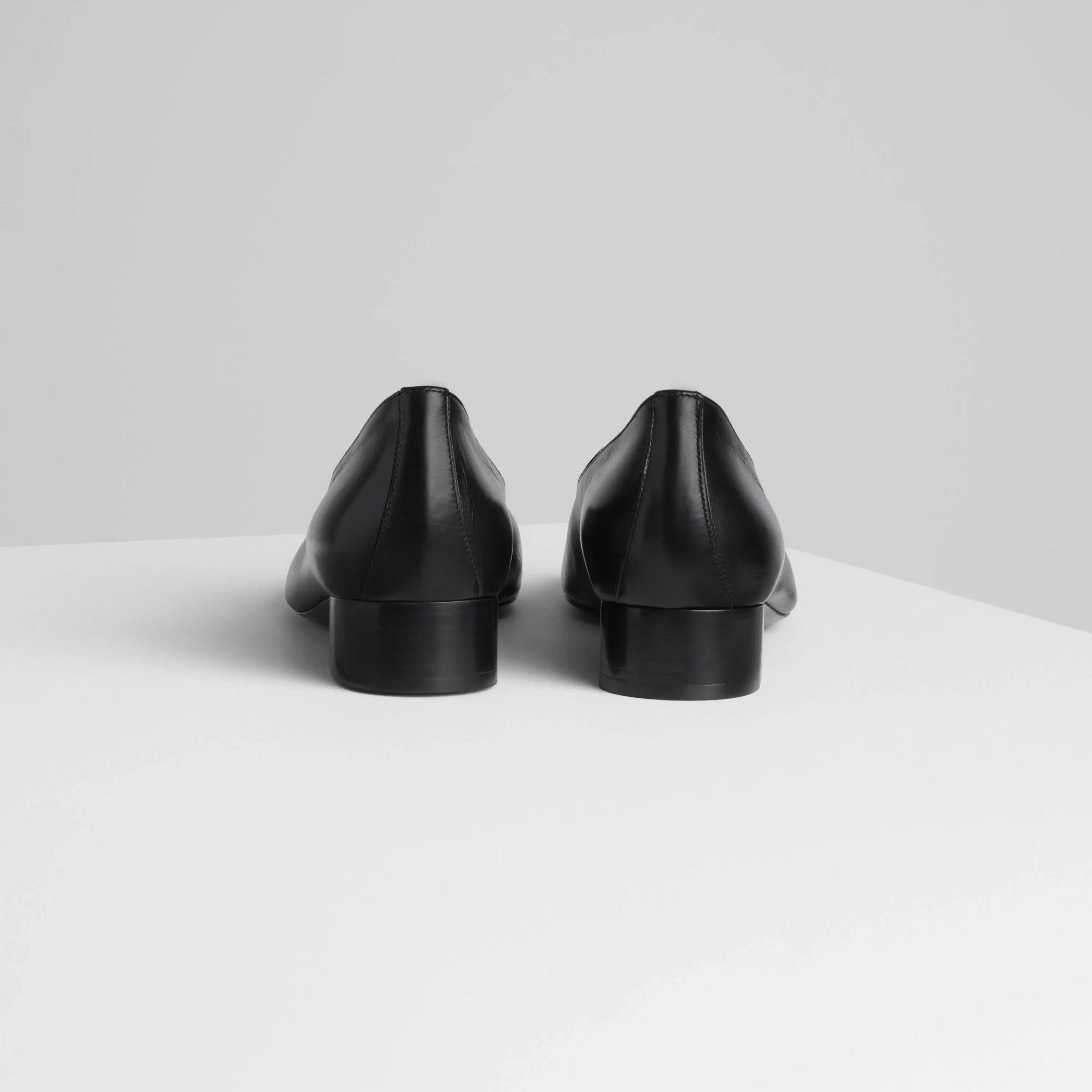 Back view of club slipper in shiny calf black.