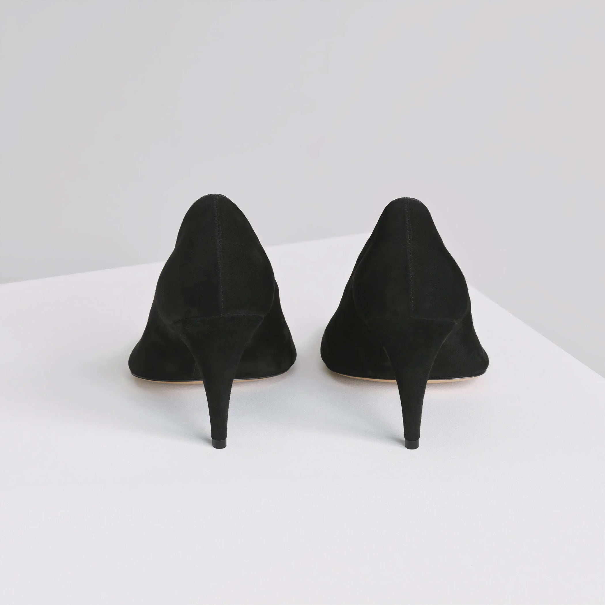 Back view of soft pump 90 in suede black