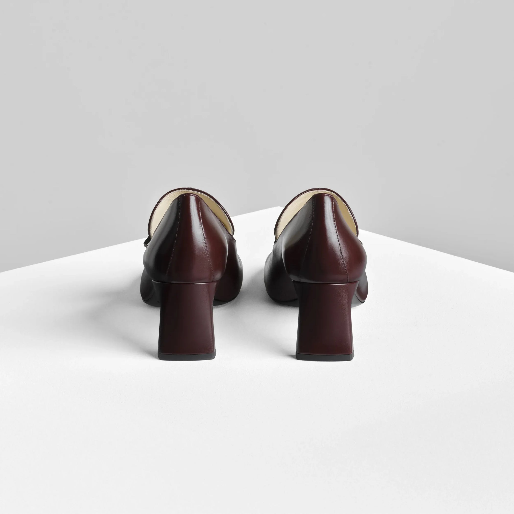 Back view of club loafer 60 in oxblood leather.