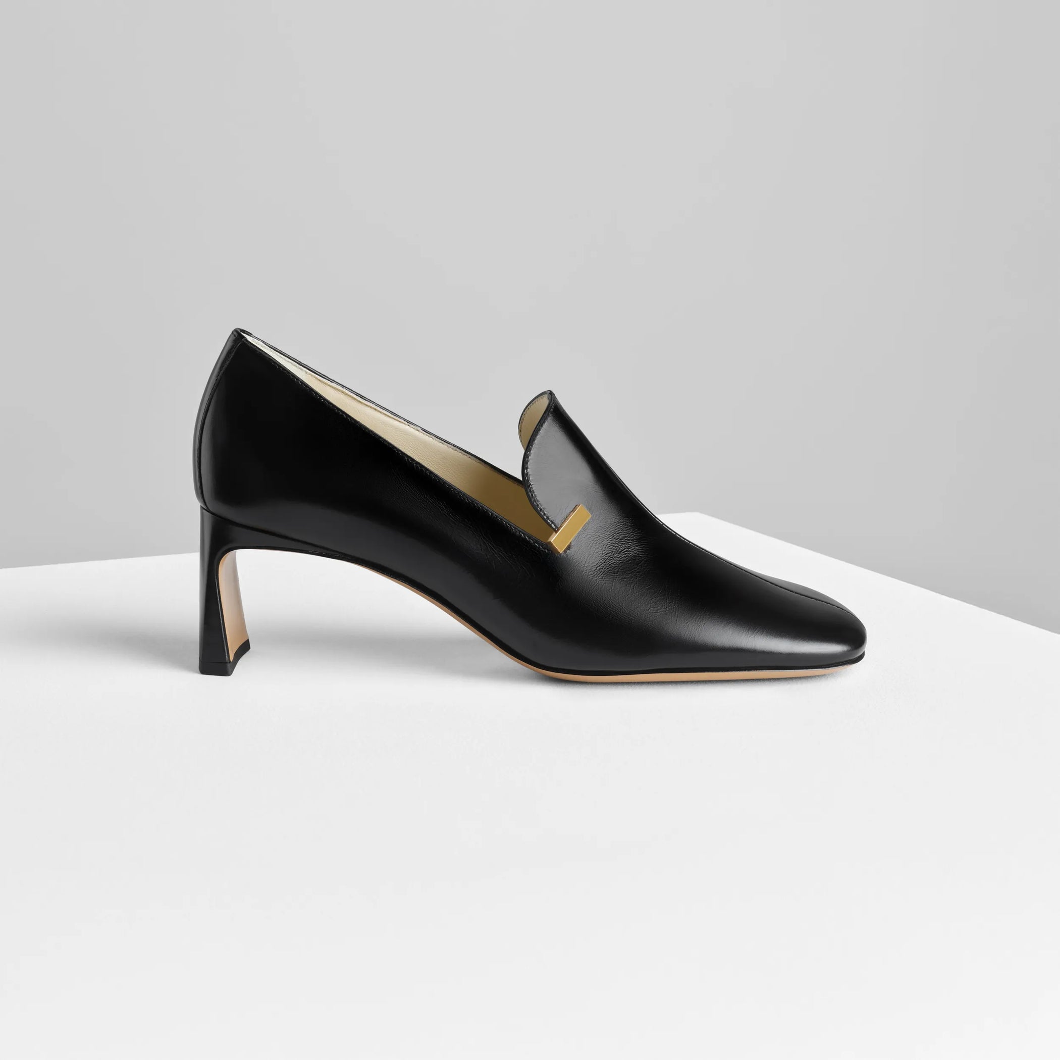 Side view of club loafer 60 in black leather.