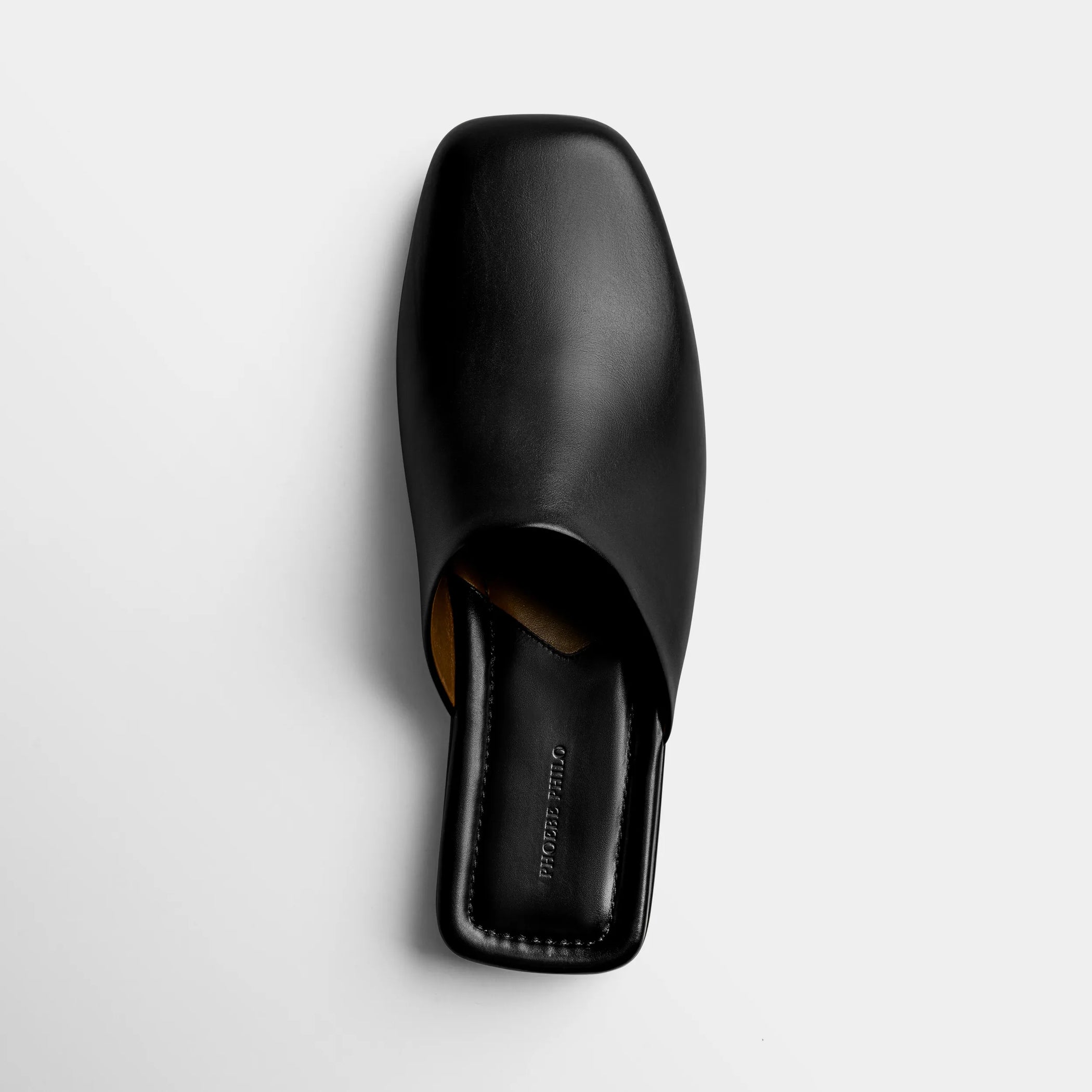 Top view of robe slide in black leather.