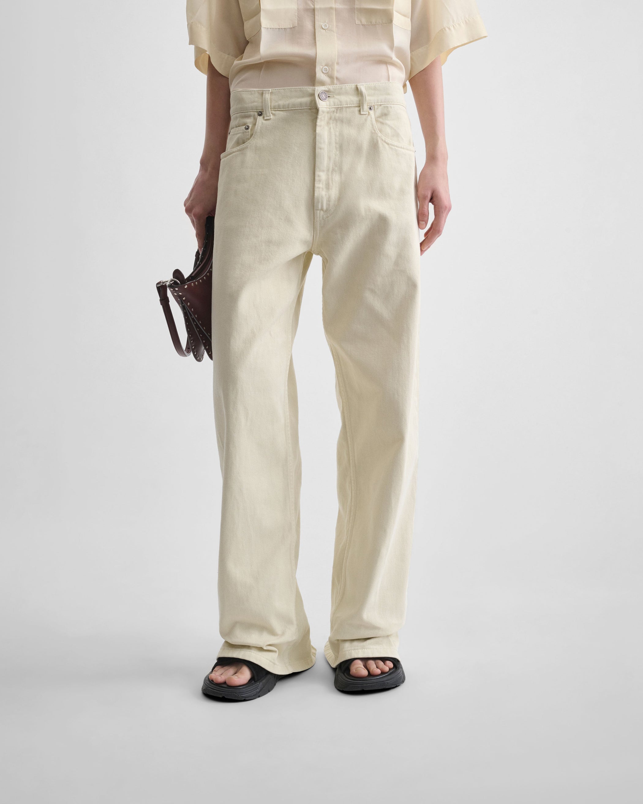 Front view of model wearing ZIP JEANS in pistachio cotton