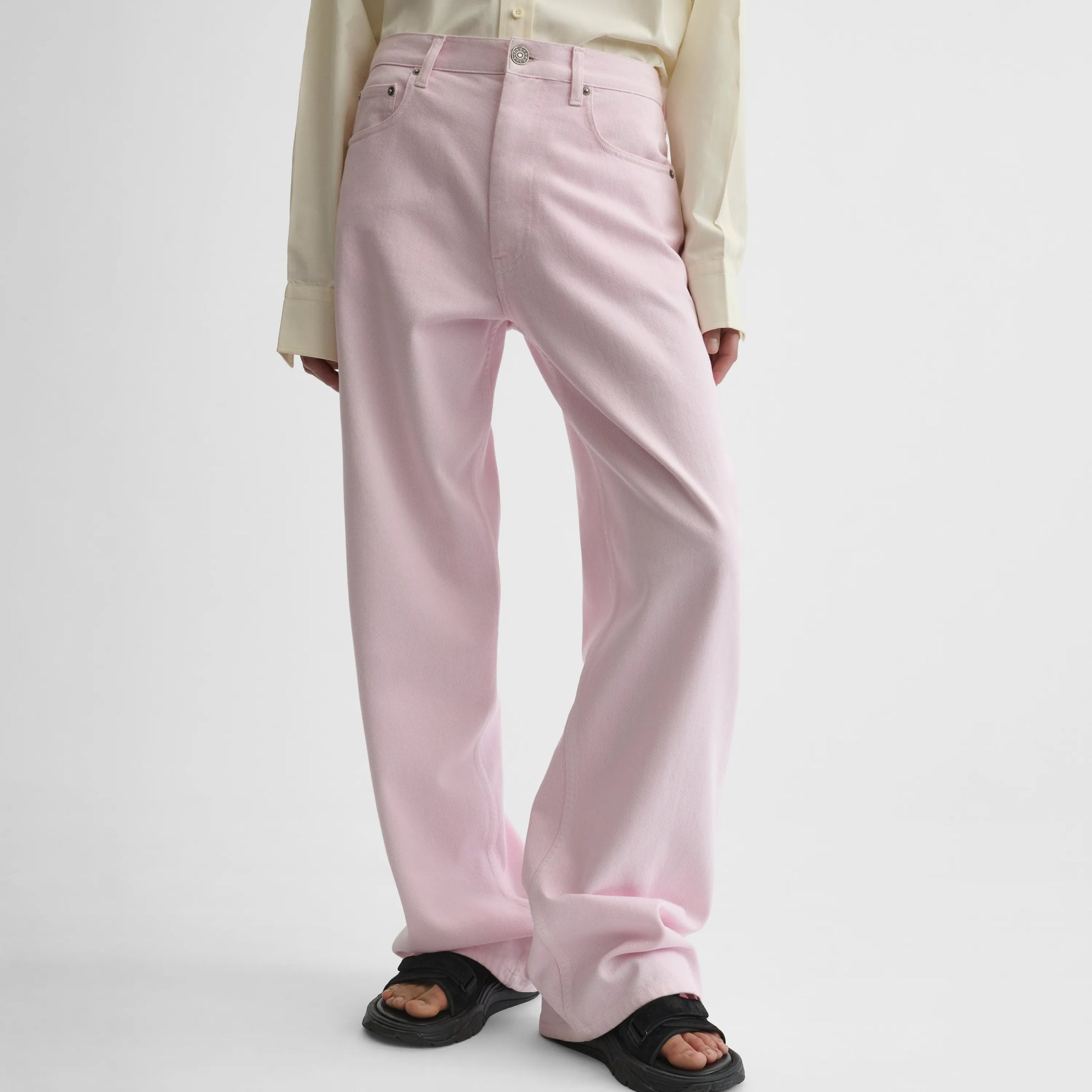 Front view of zip jeans in pale pink cotton