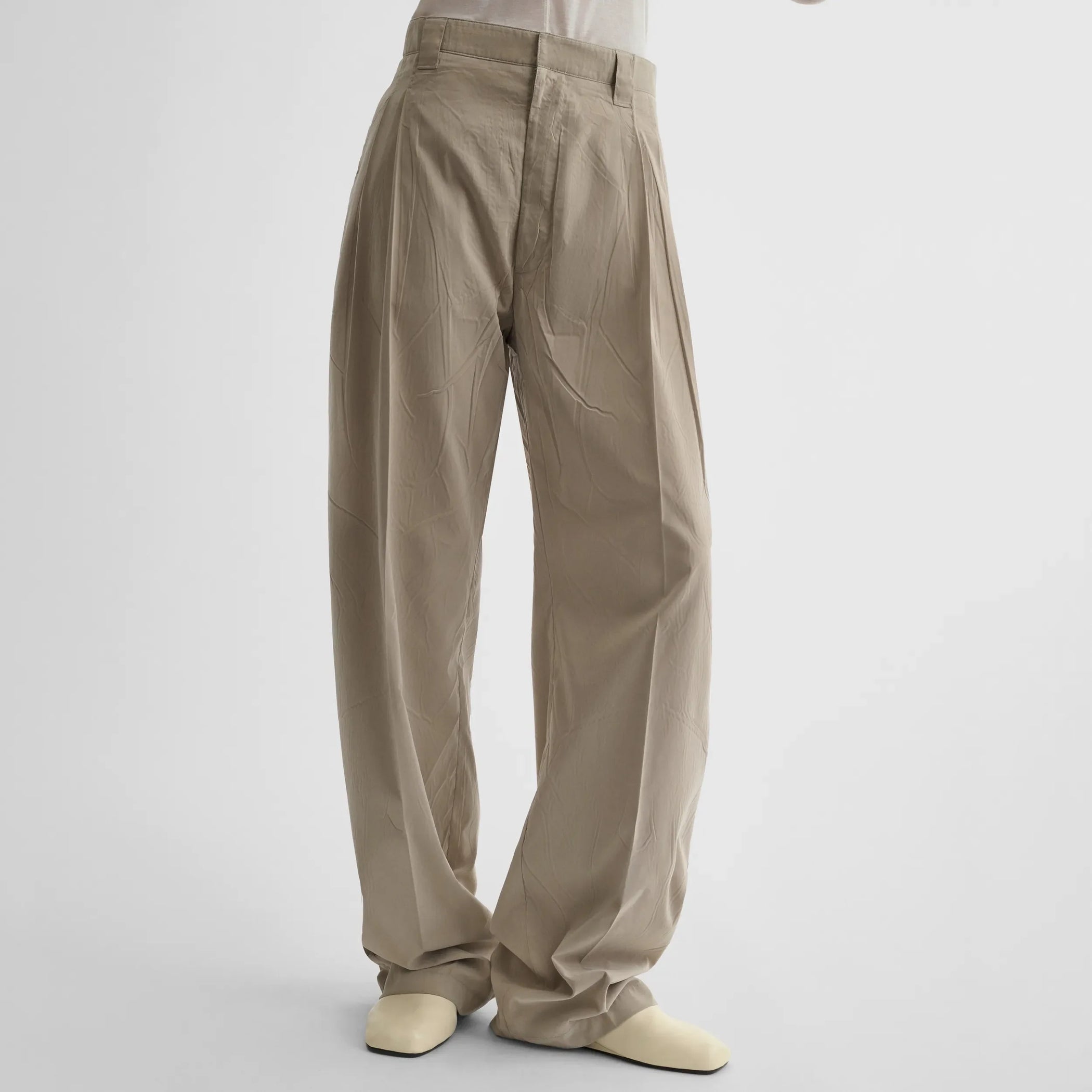 Front view of chino trousers in trench poly-cotton