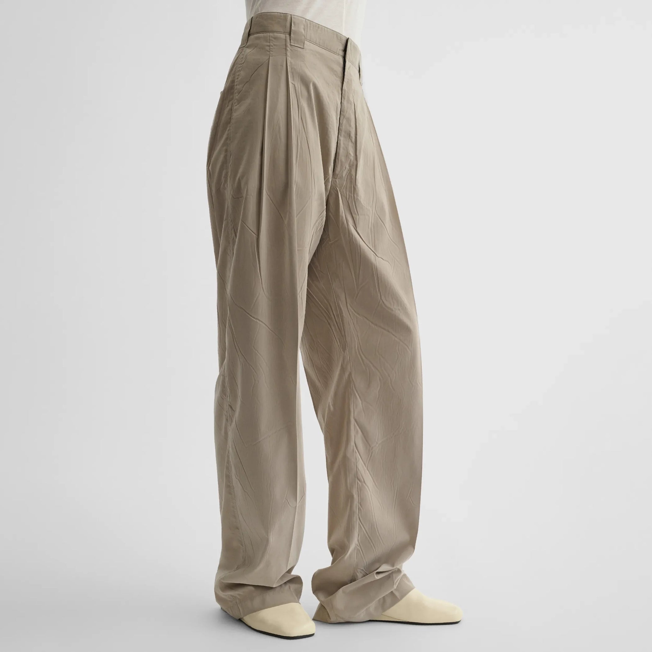 Side view of chino trousers in trench poly-cotton