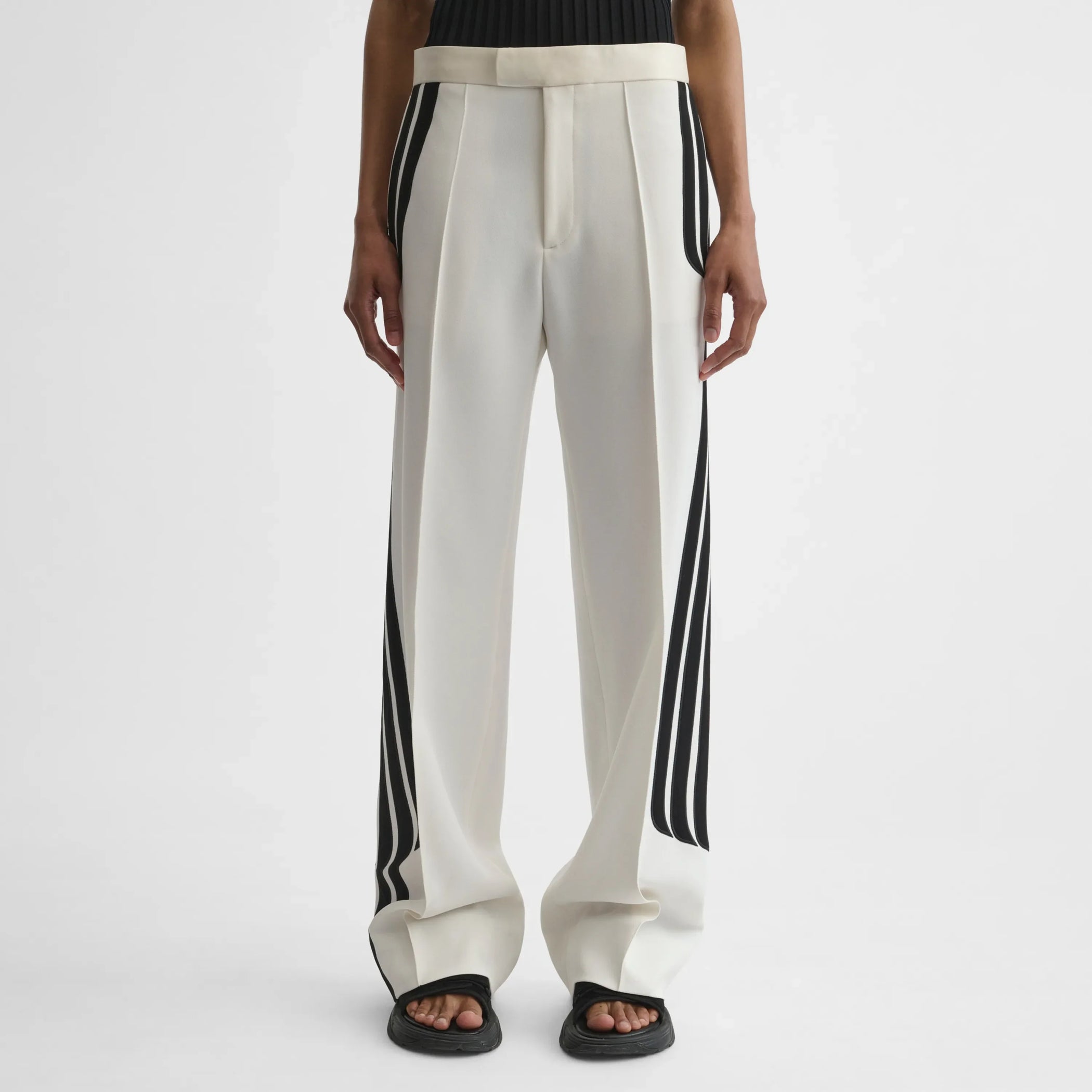 Front view of wave trousers in black and white technical tailoring