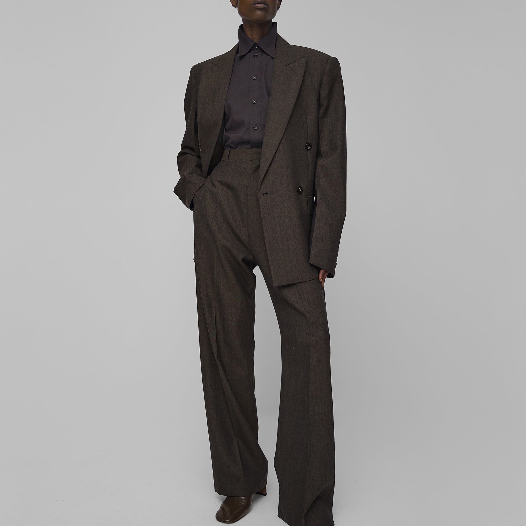 Front view of model wearing MILANESE JACKET in cigar