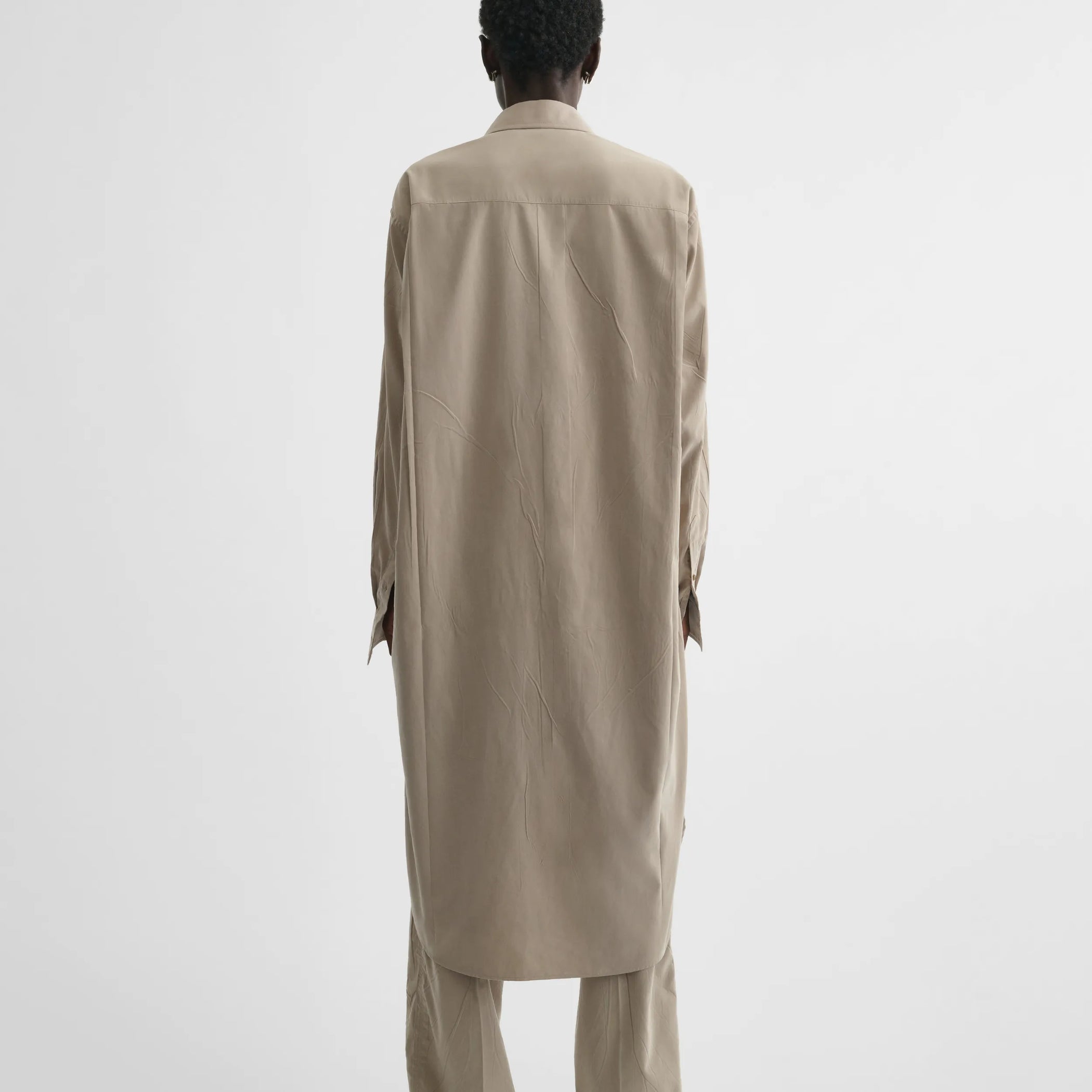Back view of elongated shirt in trench cotton