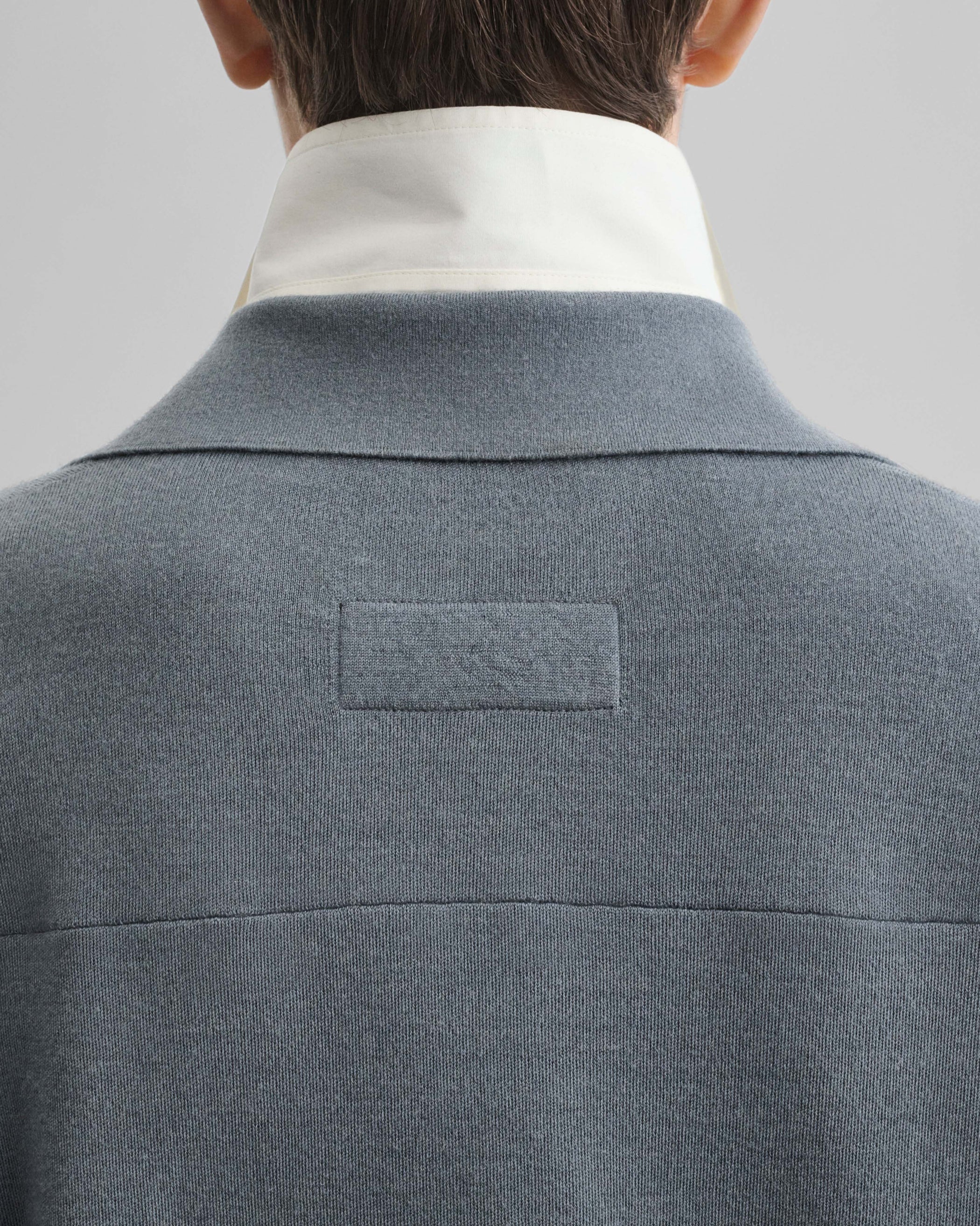 Back detail view of model wearing ZIP POLO in grey blue wool