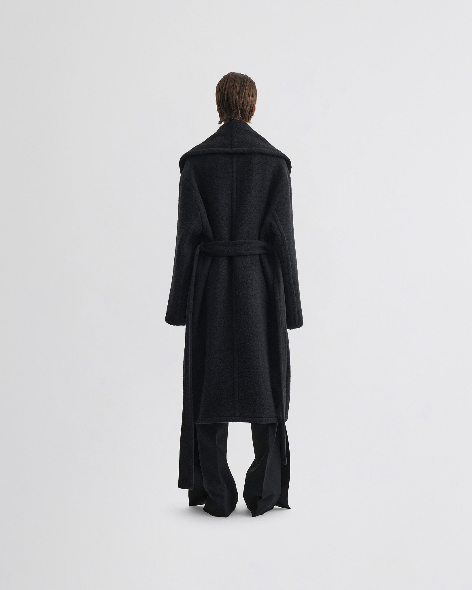 Back view of ROBE COAT in black cashmere