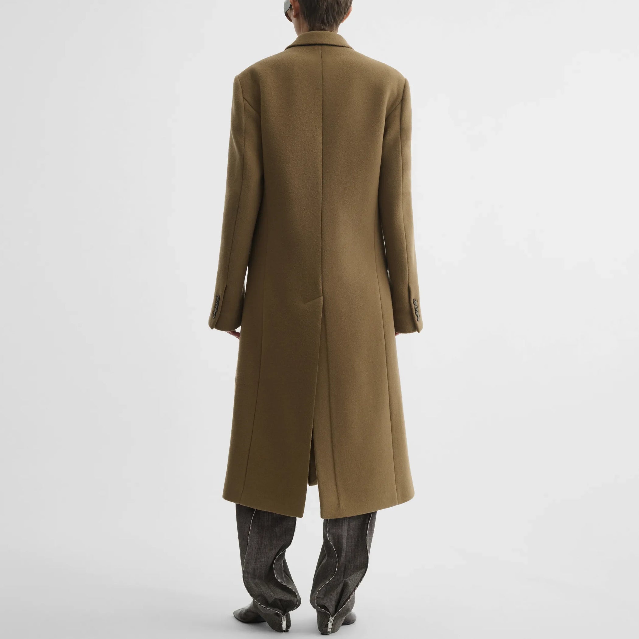 Back view of man&#39;s coat in tobacco cashmere