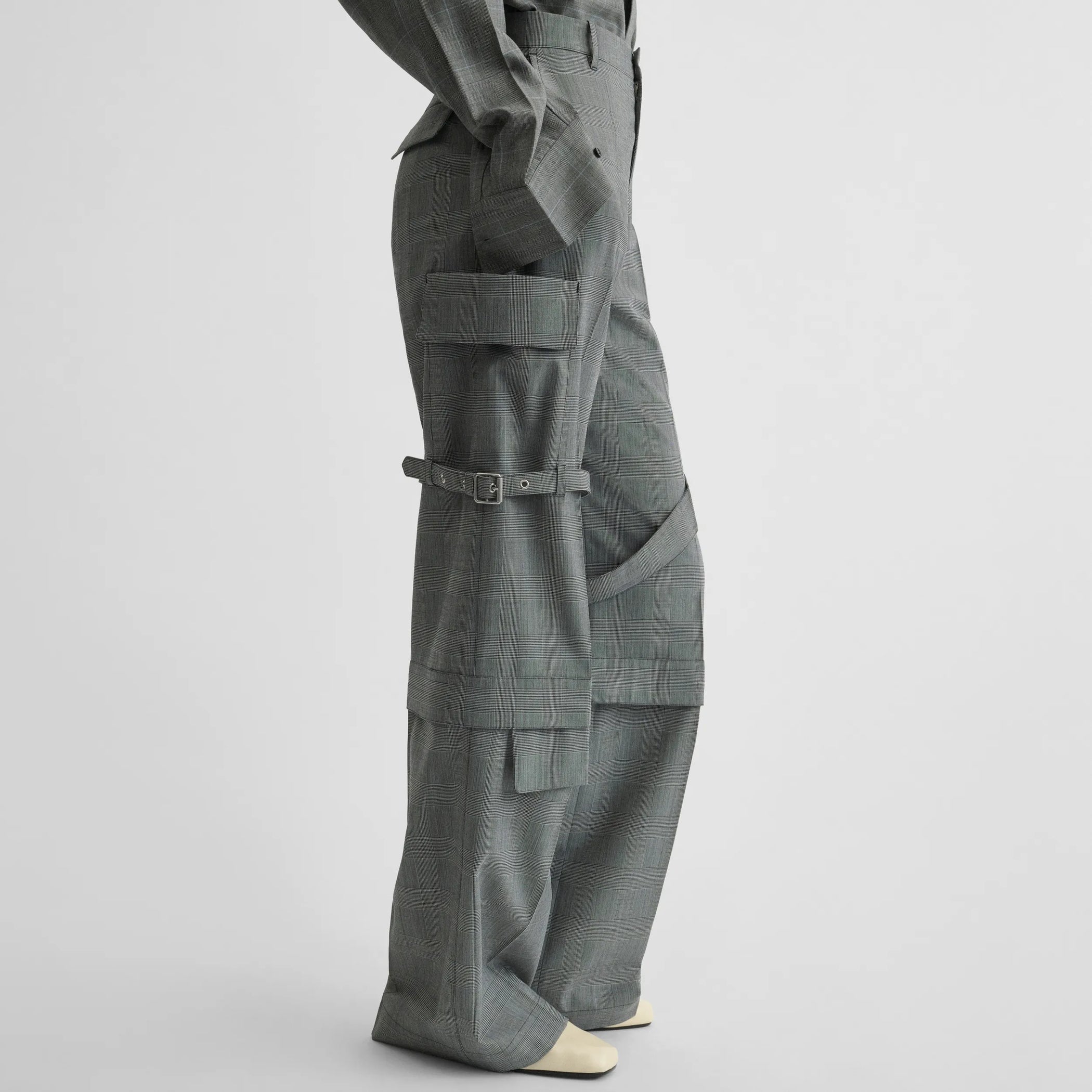 Side view of zip cargo trouser in anthracite wool