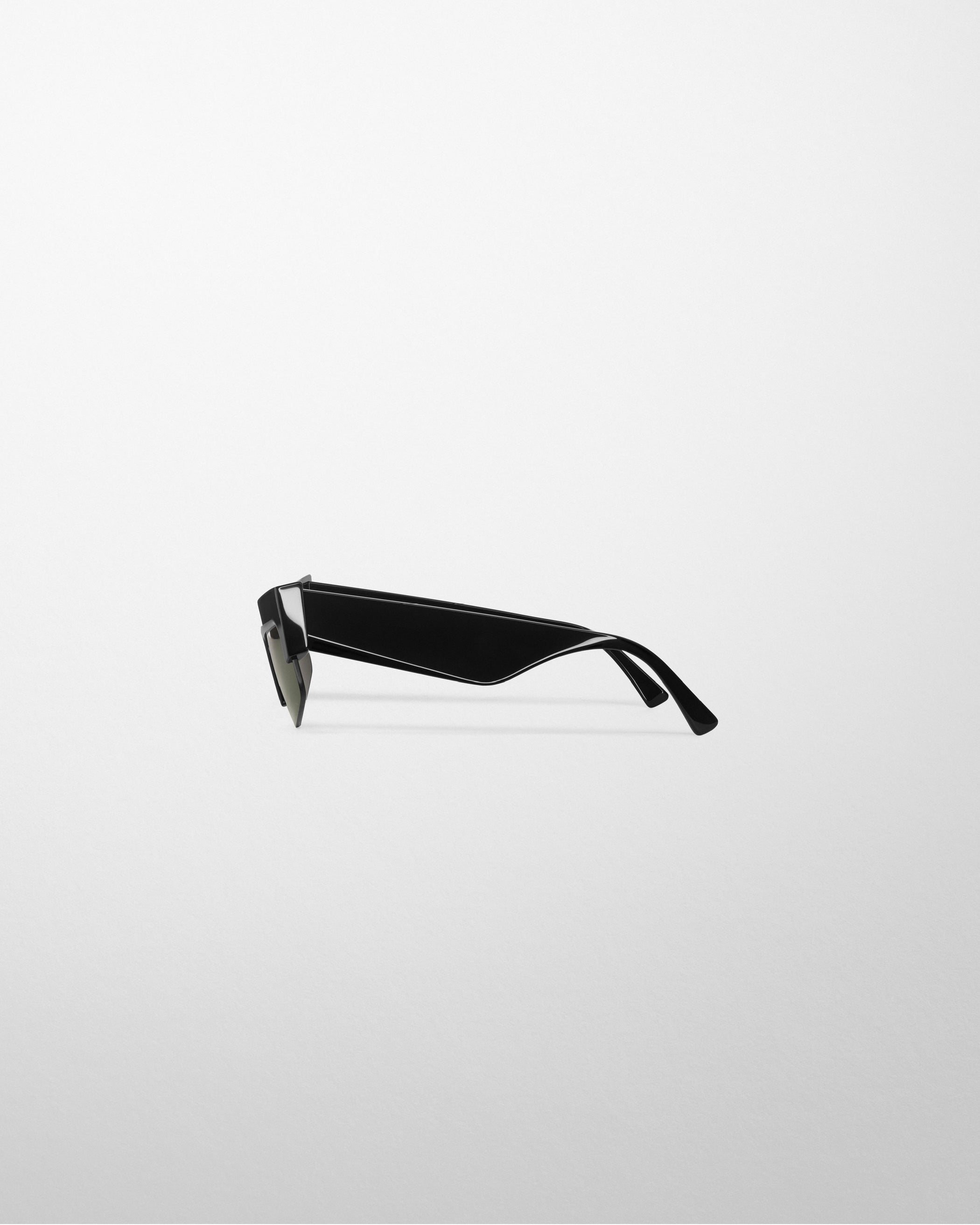 Side view of SLICED CRUISE in black acetate