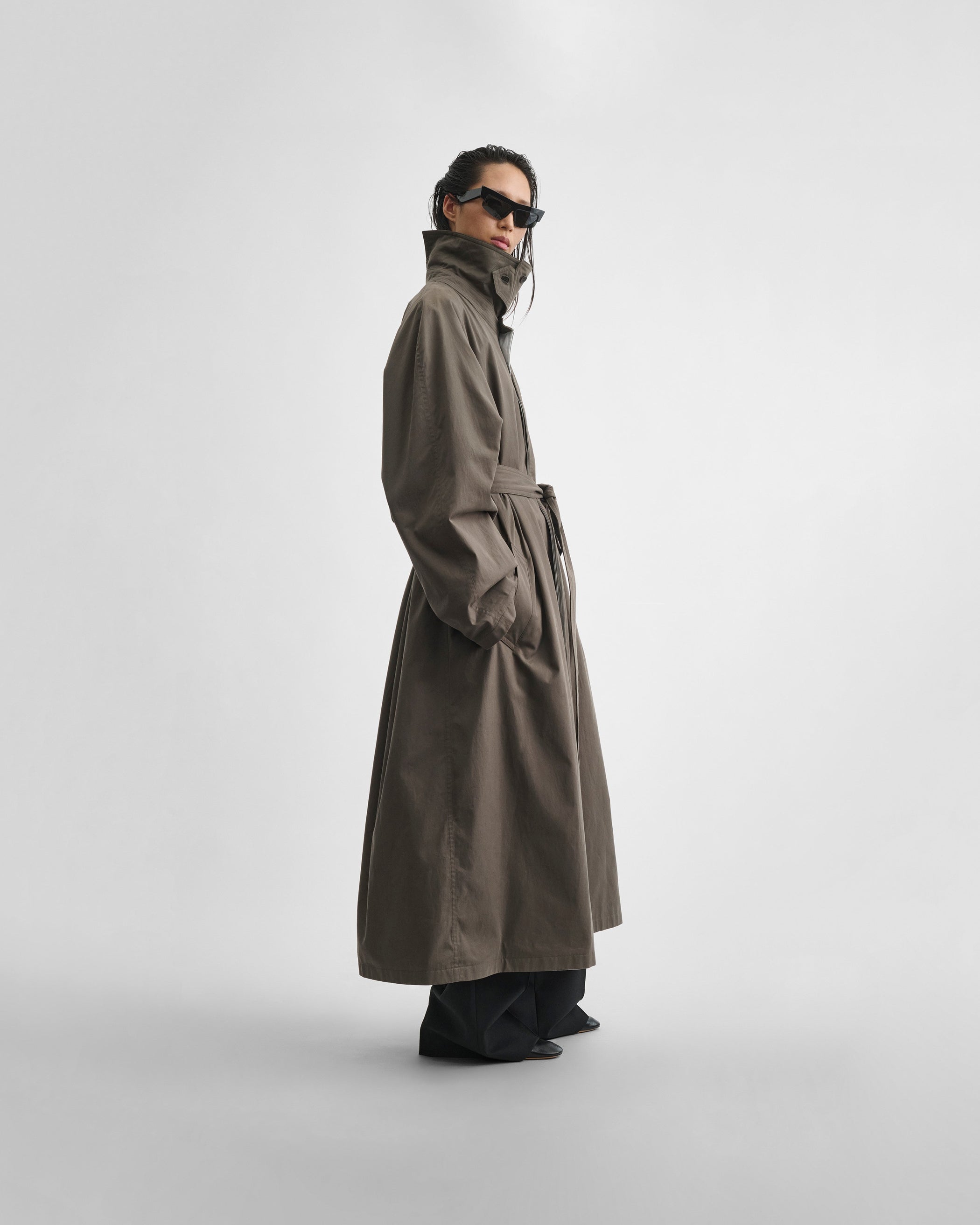 Side full length model view of the Big trench in sage