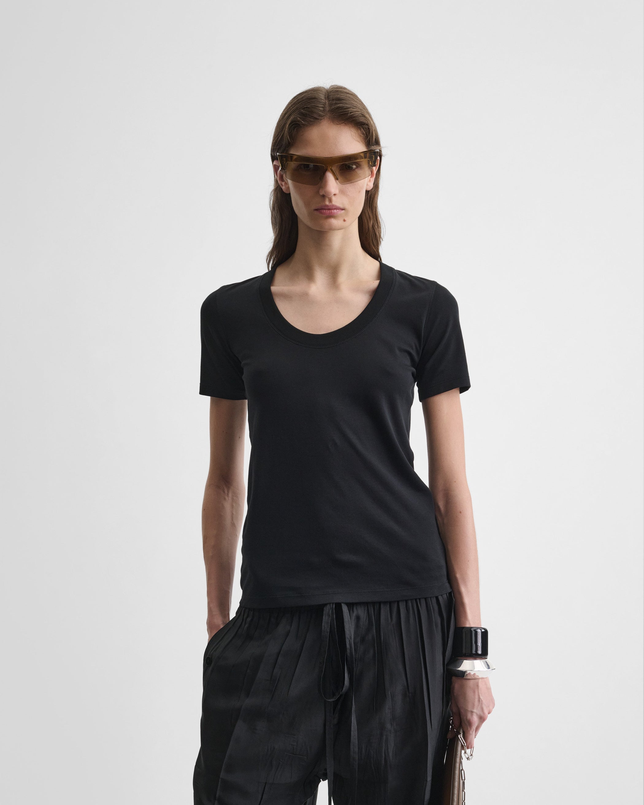 View of SCOOP T. in black cotton