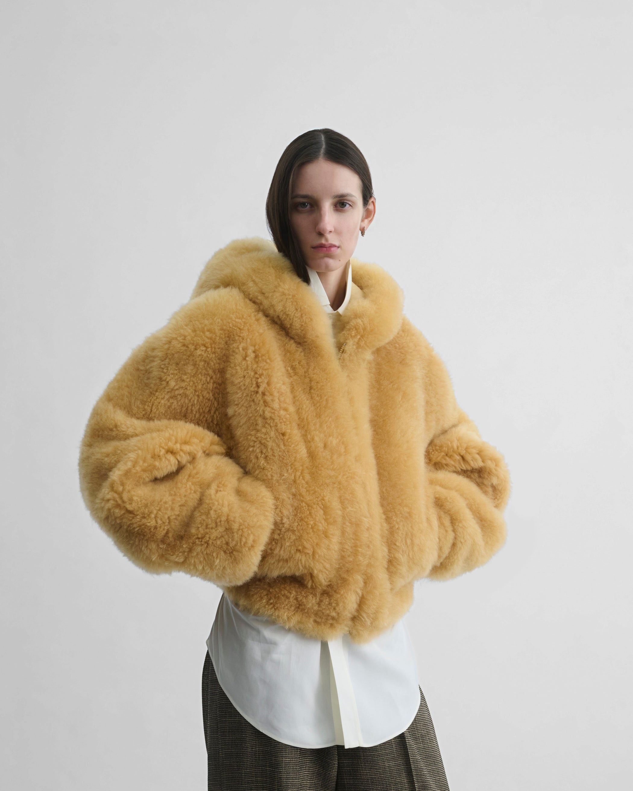 Front view of model wearing SUPER TEDDY HOODIE in honeycomb shearling